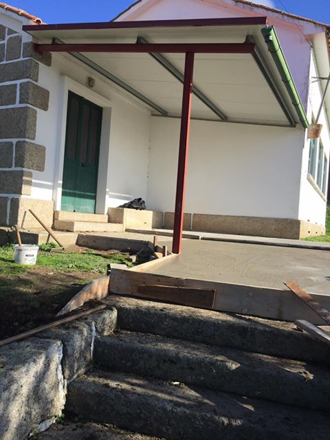 Arranjo da entrada da antiga escola de Figueira